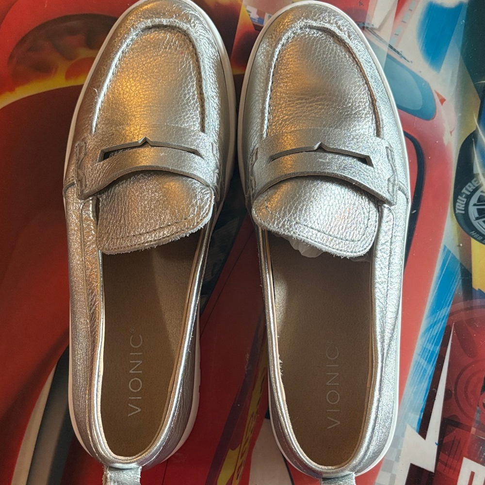 Vionic Metallic Silver Flats NWT - image 1